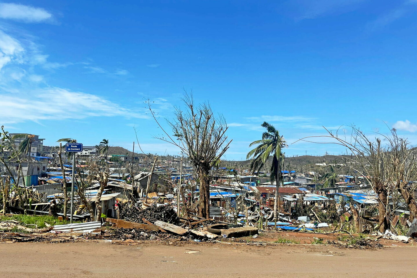 « On nous avait promis de l’eau ! » : dans les villages dévastés de Mayotte