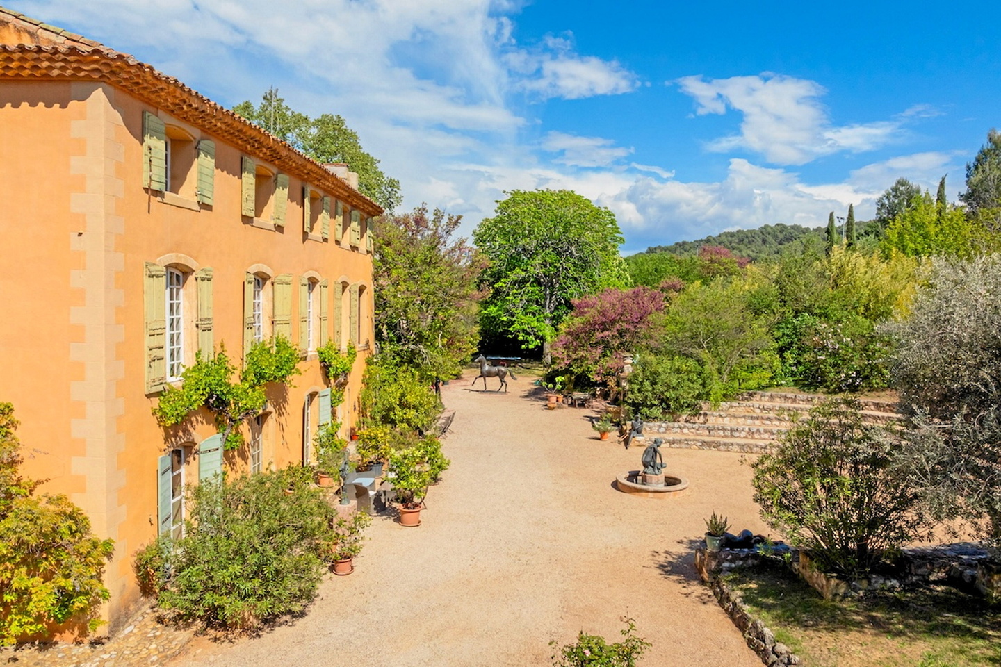 Et si vous deveniez propriétaire d’une bastide du XVIIe siècle au sud d’Aix-en-Provence ?