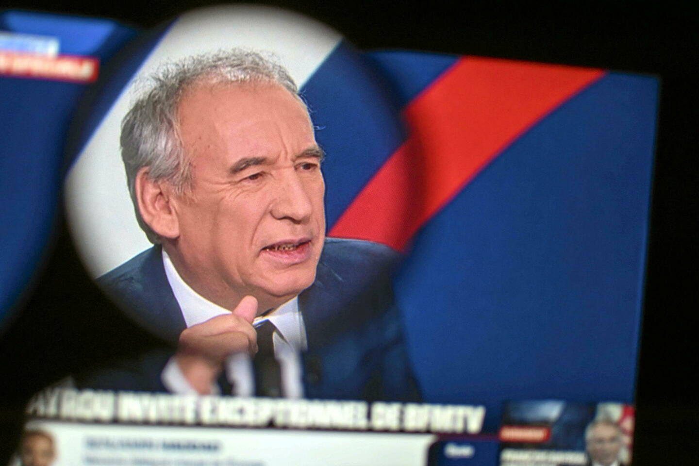 Gouvernement : François Bayrou défend son casting sans se mouiller sur le fond