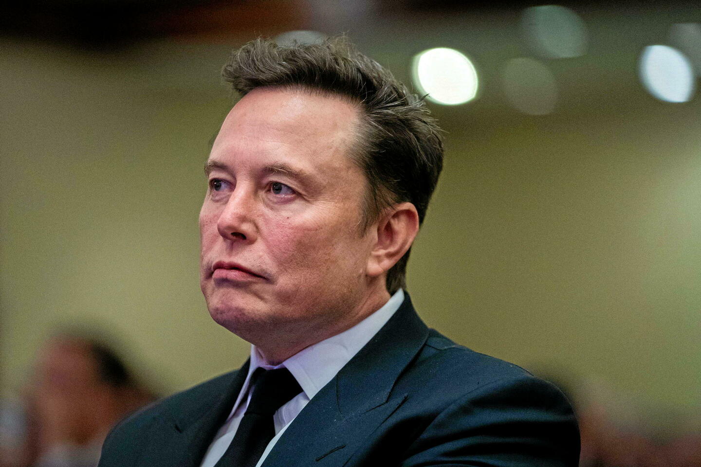 Royaume-Uni : Elon Musk réclame la libération d’une figure de l’extrême droite britannique