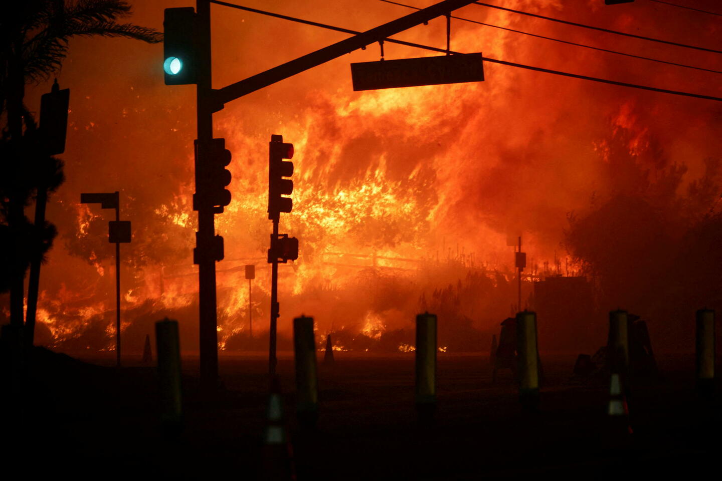 Les images apocalyptiques de l’incendie qui menace Los Angeles
