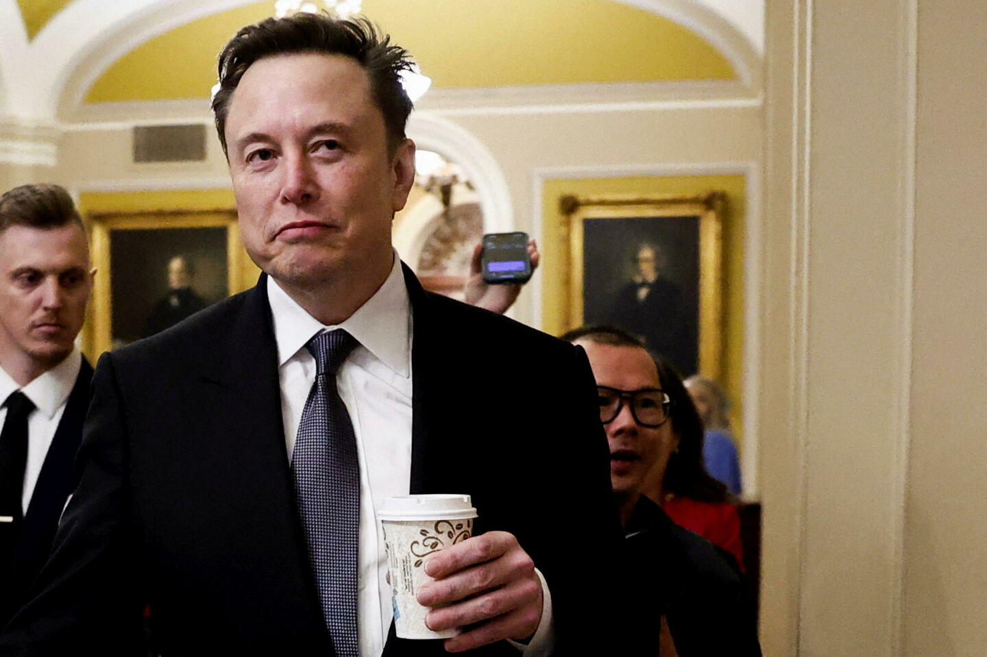 Gangs de violeurs au Royaume-Uni, au-delà des attaques d’Elon Musk