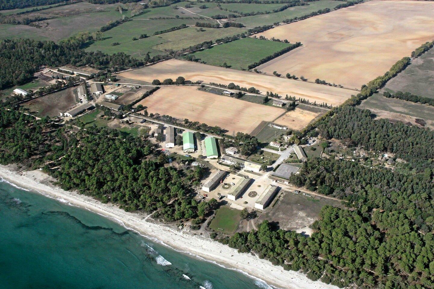 Cette prison corse sans mur, surnommée « le Club Med des pointeurs »