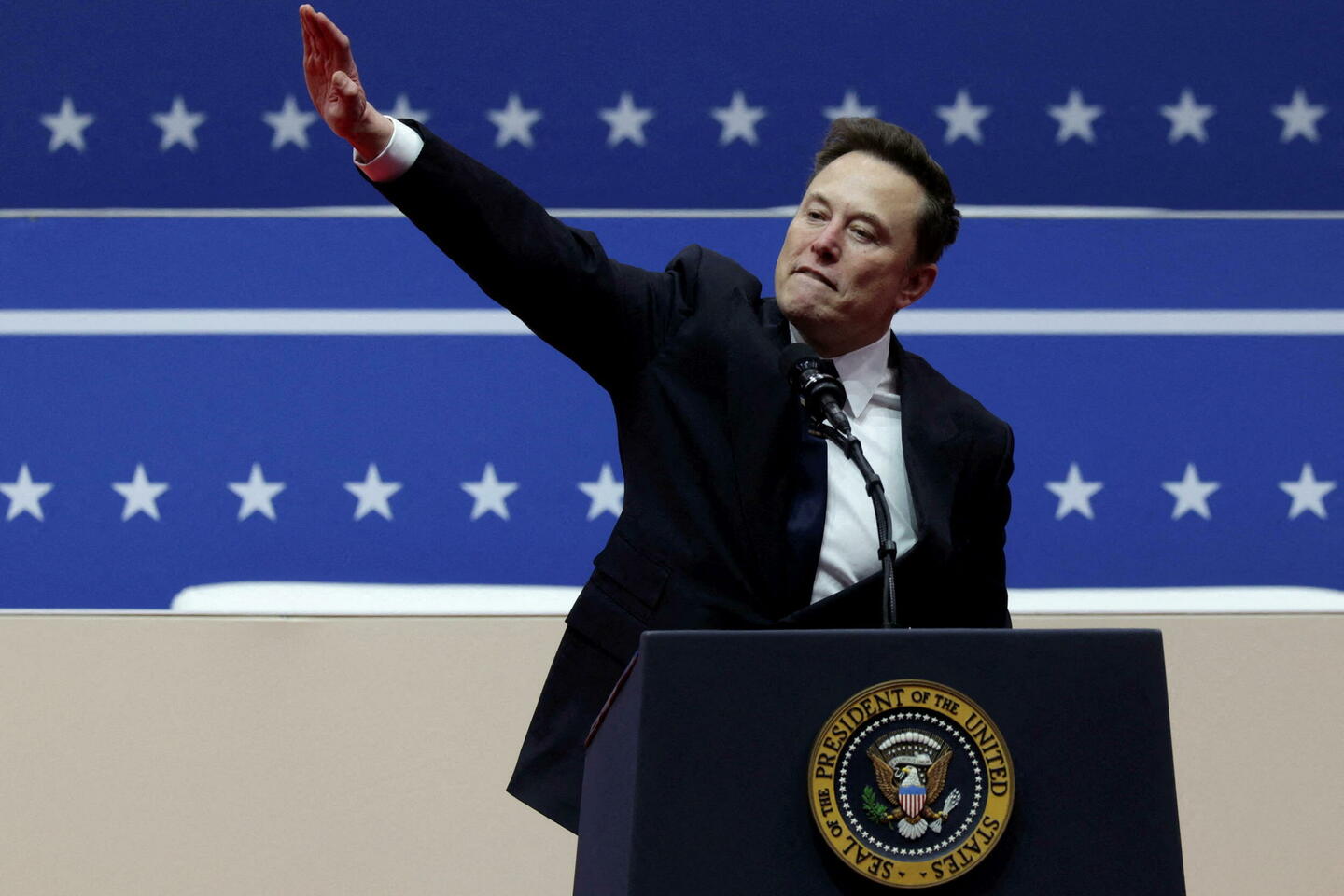 Le salut d’Elon Musk après l’investiture de Trump enflamme la Toile