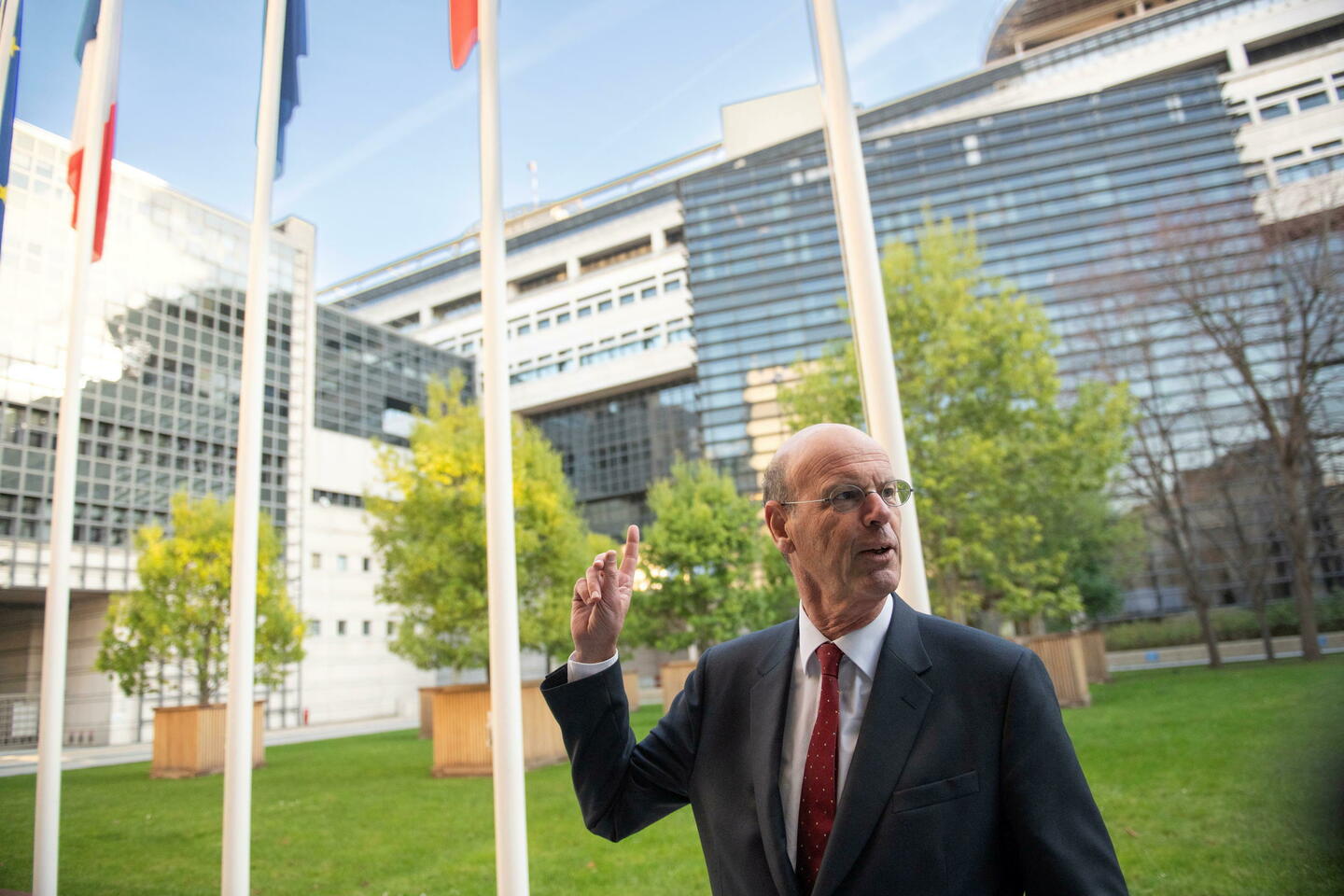 Comment Éric Lombard et ses Avengers veulent restaurer la confiance économique