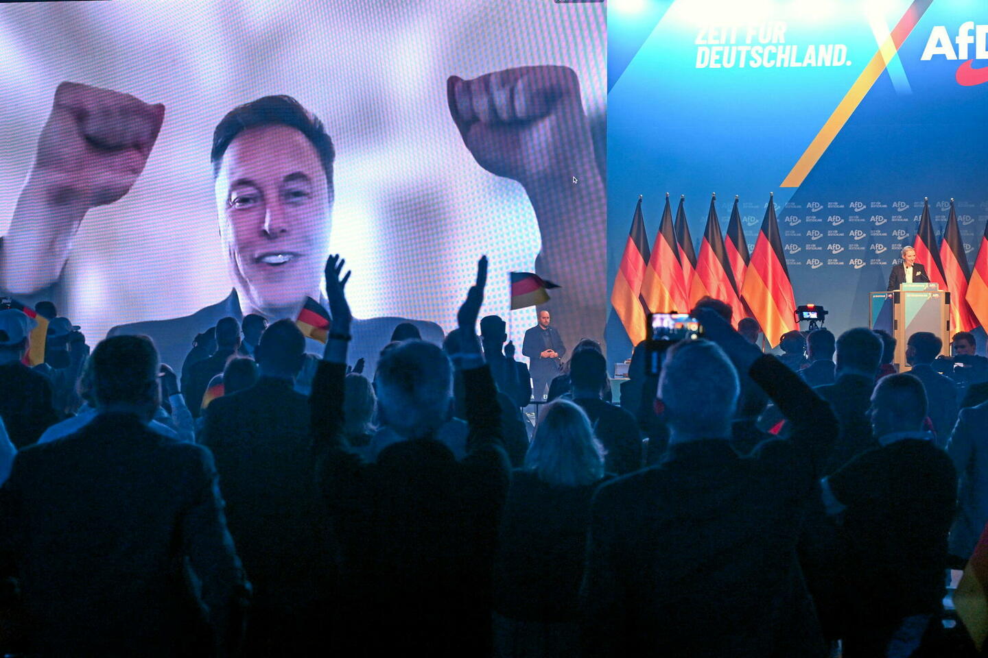 Elon Musk fait une apparition remarquée à un meeting de l’AfD en Allemagne