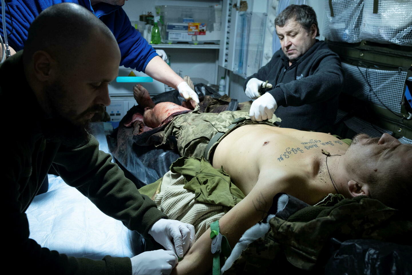 « Je vais mourir ? » : à Pokrovsk, le calvaire des soldats ukrainiens blessés