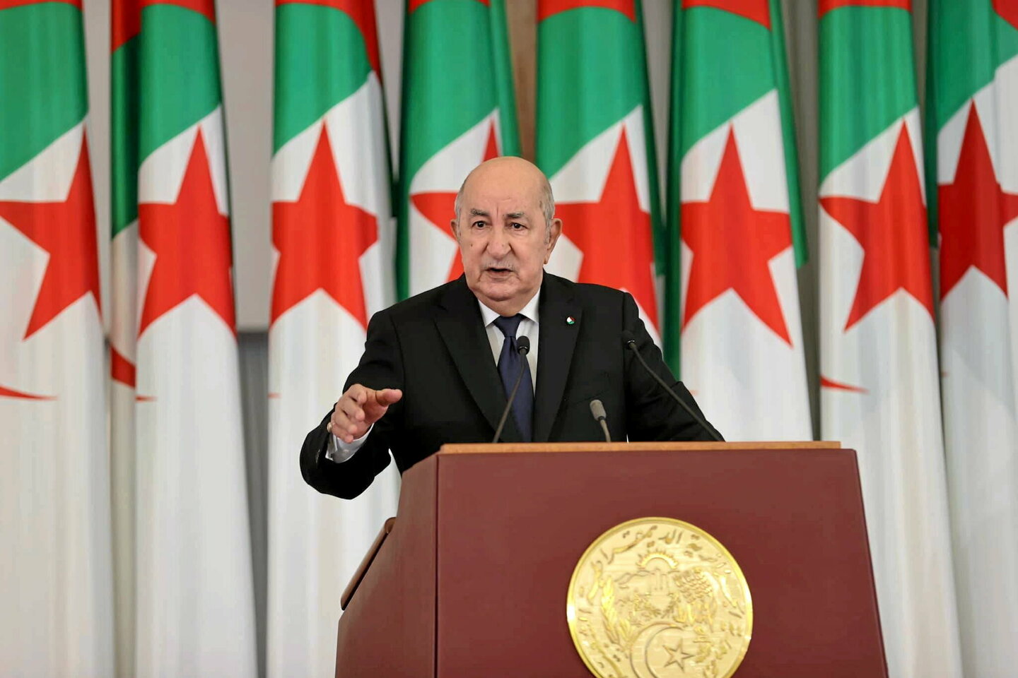 Malgré un « climat délétère » entre Alger et Paris, le président Tebboune se dit ouvert au...