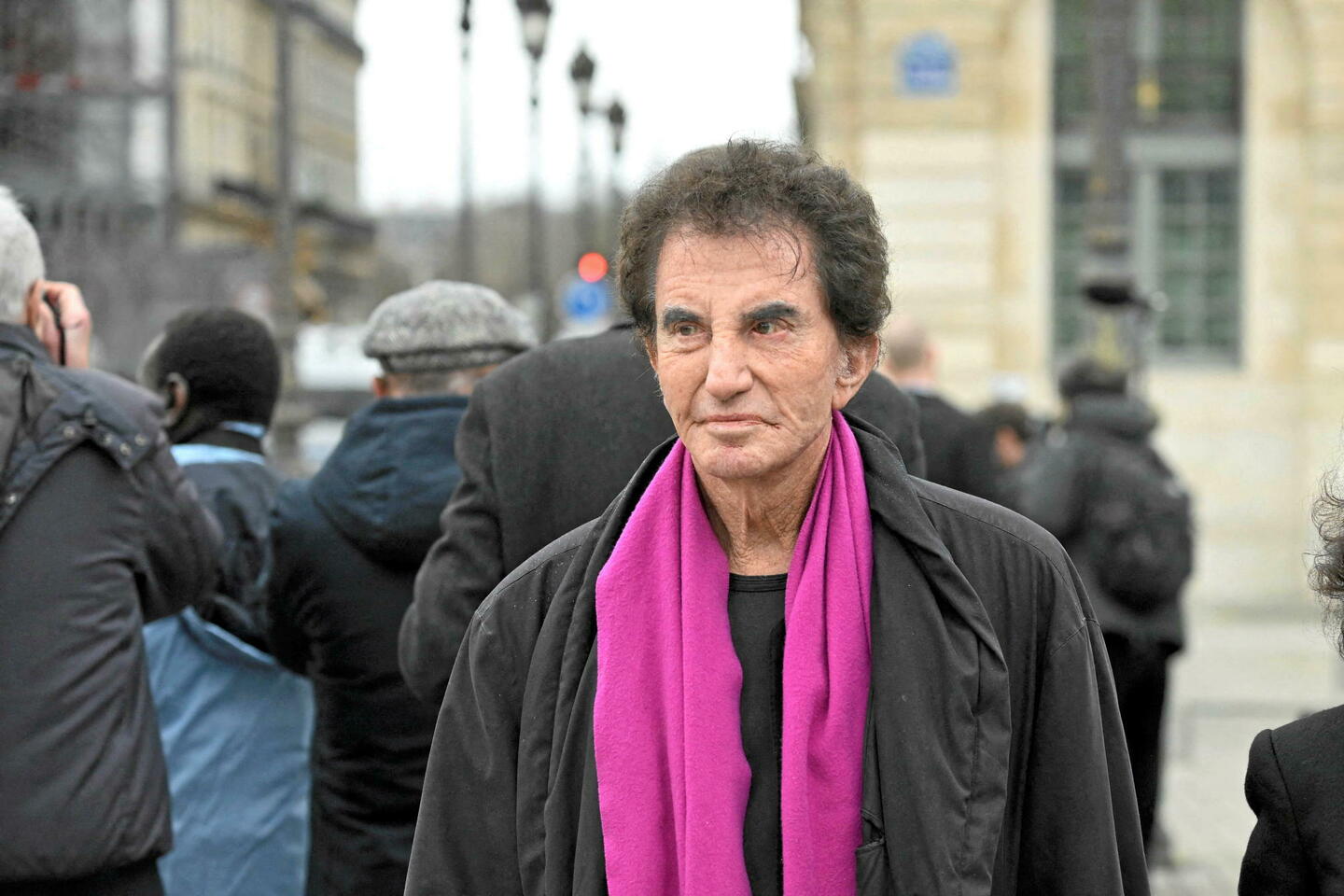 Jack Lang poussé à terre lors d’un rassemblement contre la pédocriminalité