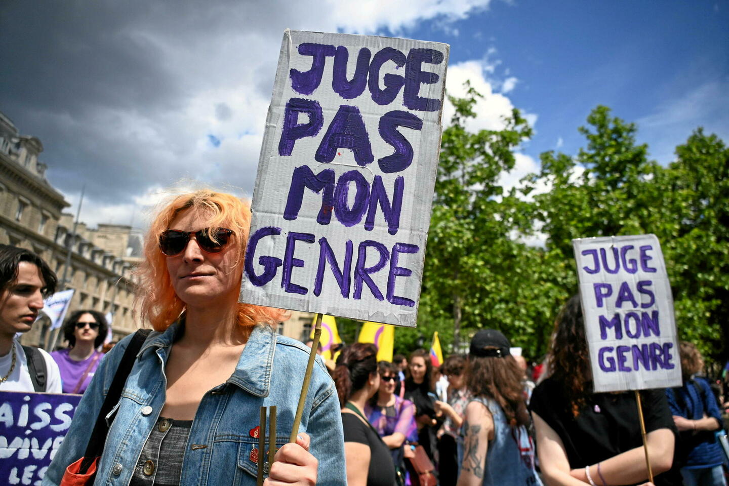 Prénoms, pronoms : comment faut-il désigner les personnes transgenres ?