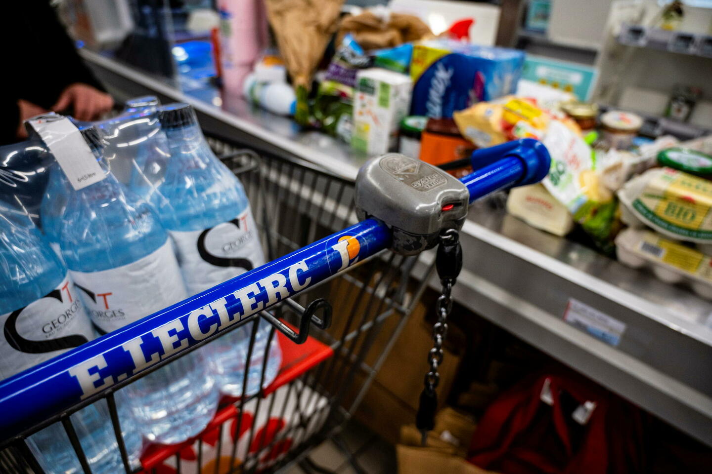 « Ce n’est pas la caissière qui doit payer les cotisations sociales, c’est la caisse...