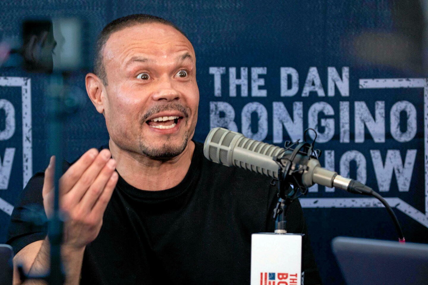 Qui est Dan Bongino, le numéro 2 controversé du FBI ?