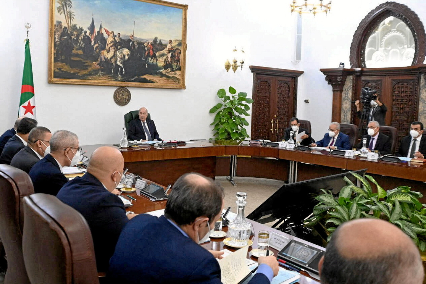 Crise franco-algérienne : l’Algérie appliquera « une réciprocité stricte et...