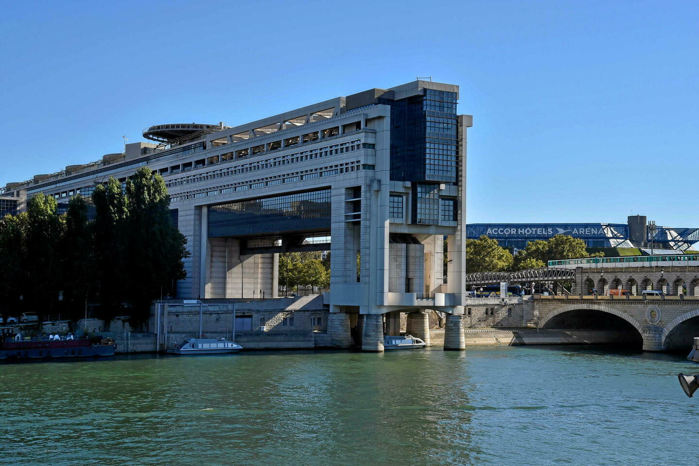 Dette : Fitch maintient la note de la France à AA- avec une perspective négative