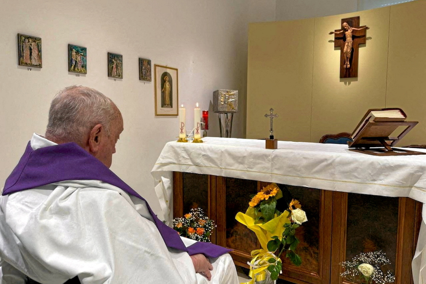 Toujours hospitalisé, le pape François dit traverser « un temps d’épreuve »