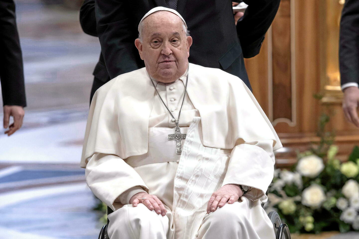 Hospitalisé depuis février, le pape François fera sa première apparition publique ce dimanche 