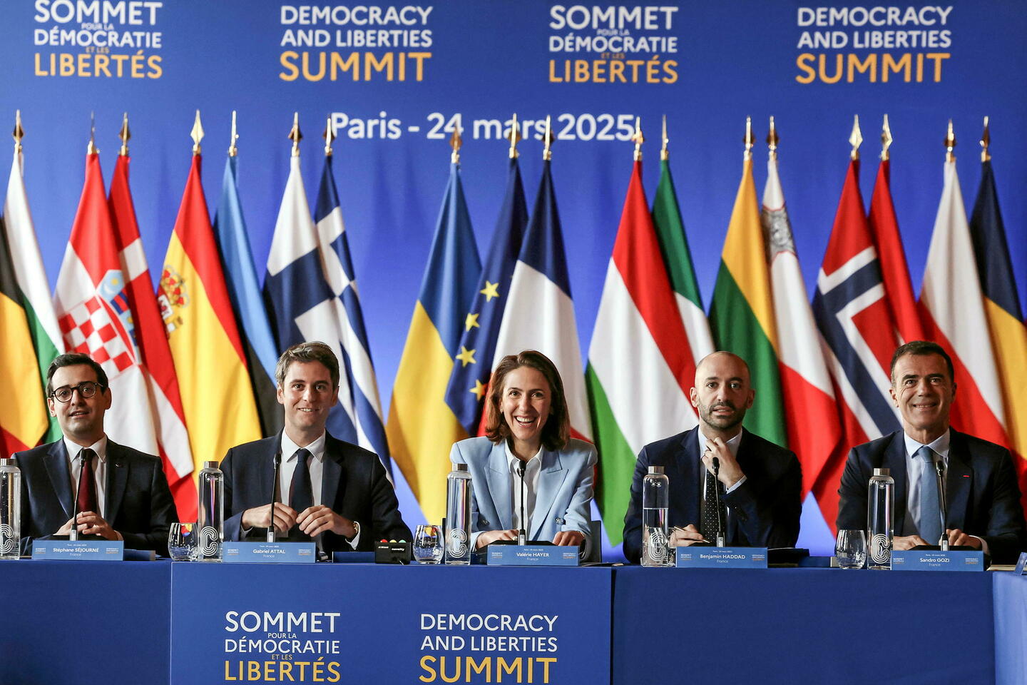 Sommet pour la démocratie : Gabriel Attal travaille sa stature internationale
