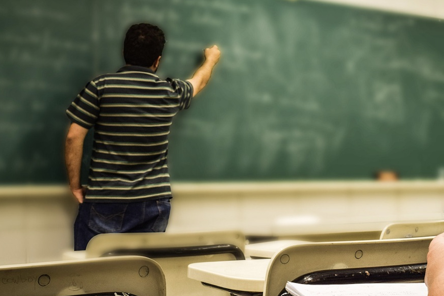 Recrutement, formation et rémunération : le plan du gouvernement pour attirer des enseignants