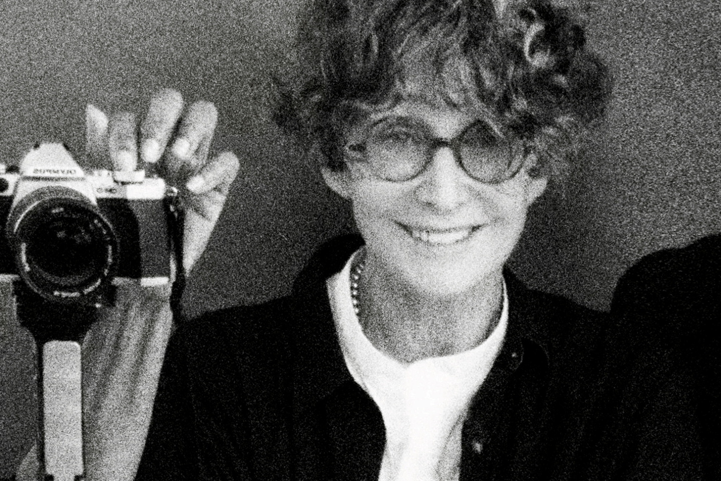 Pourquoi la photographe Sarah Moon nous donne des frissons