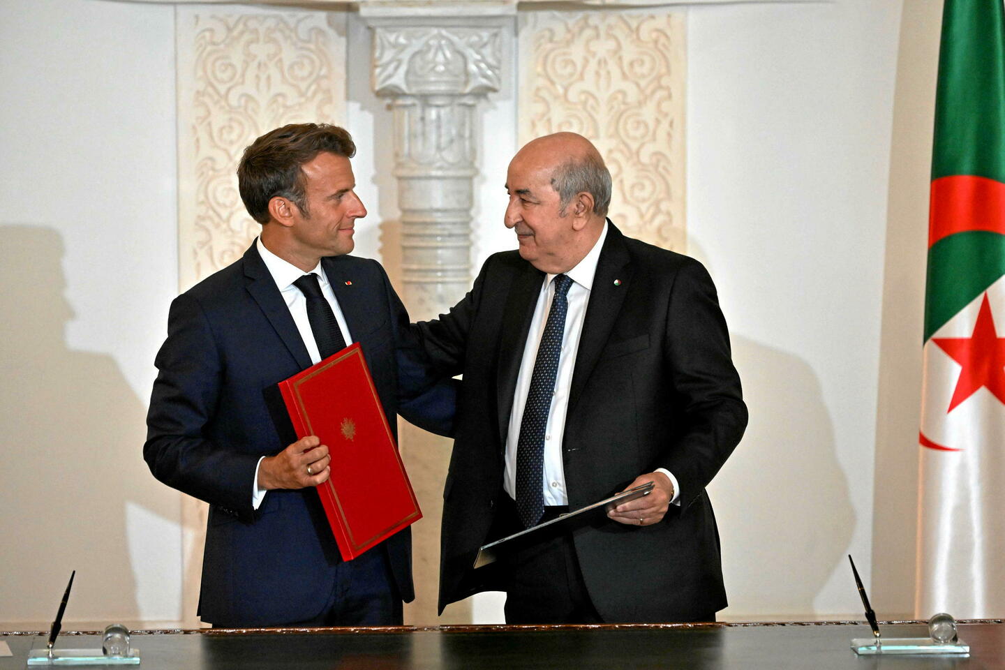 Crise France-Algérie : Macron et Tebboune relancent la coopération migratoire