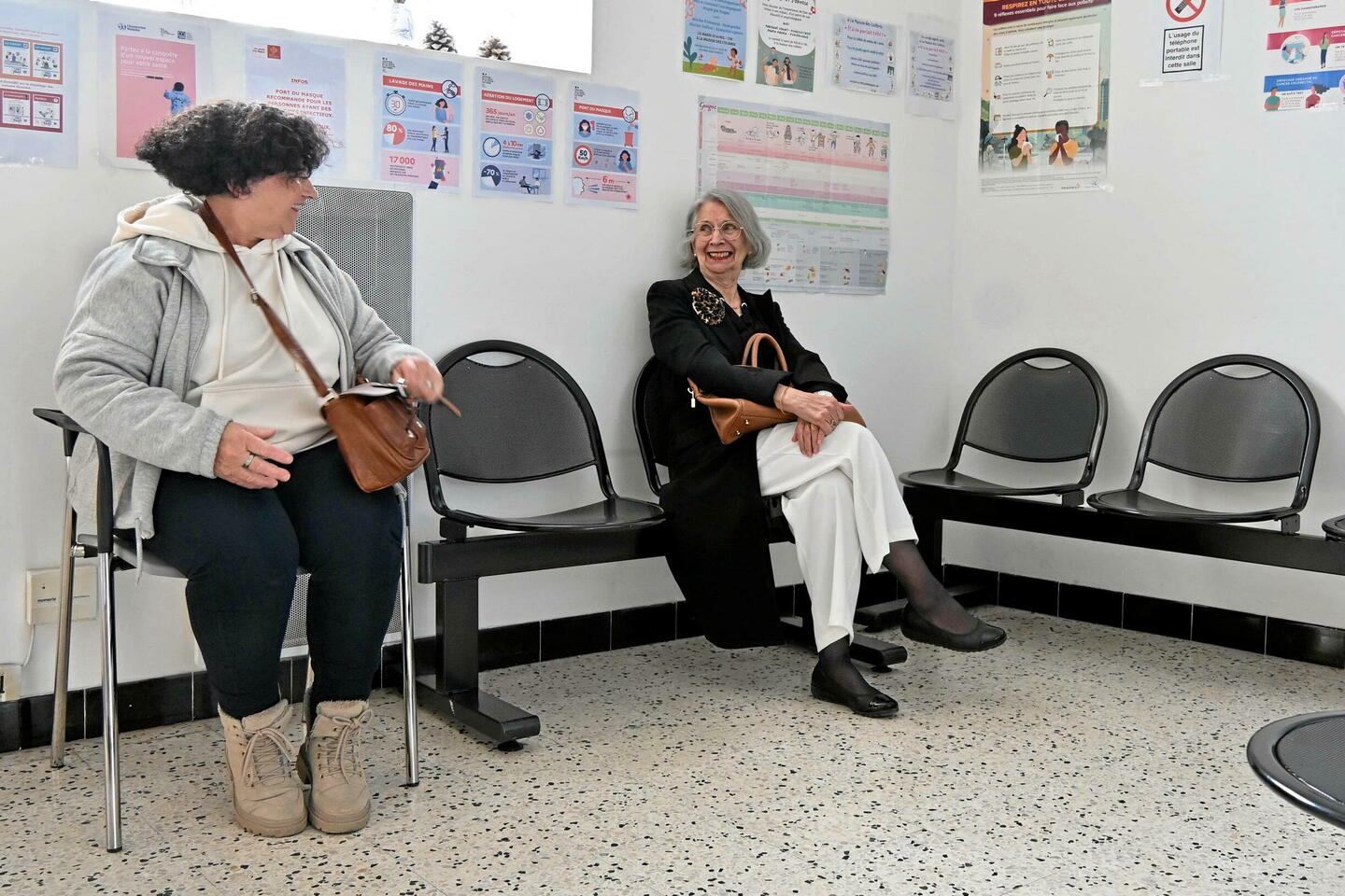 Face aux déserts médicaux, ces élus font le pari de salarier les soignants