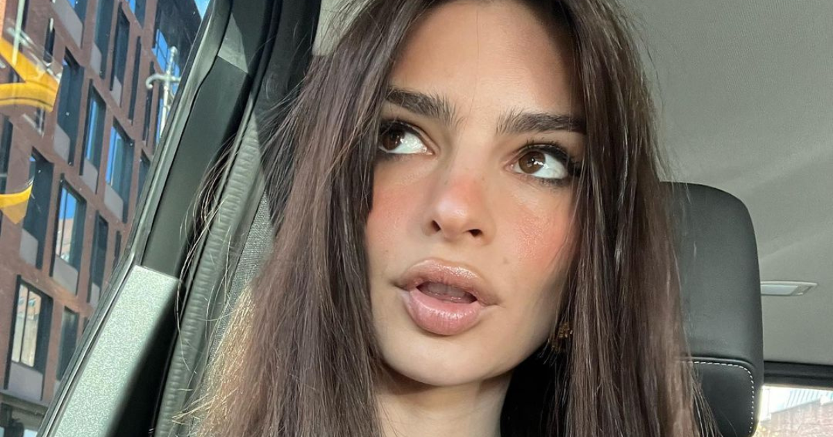 Emily Ratajkowski : décolleté plongeant, EmRata rend ce basique mode ultra-désirable
