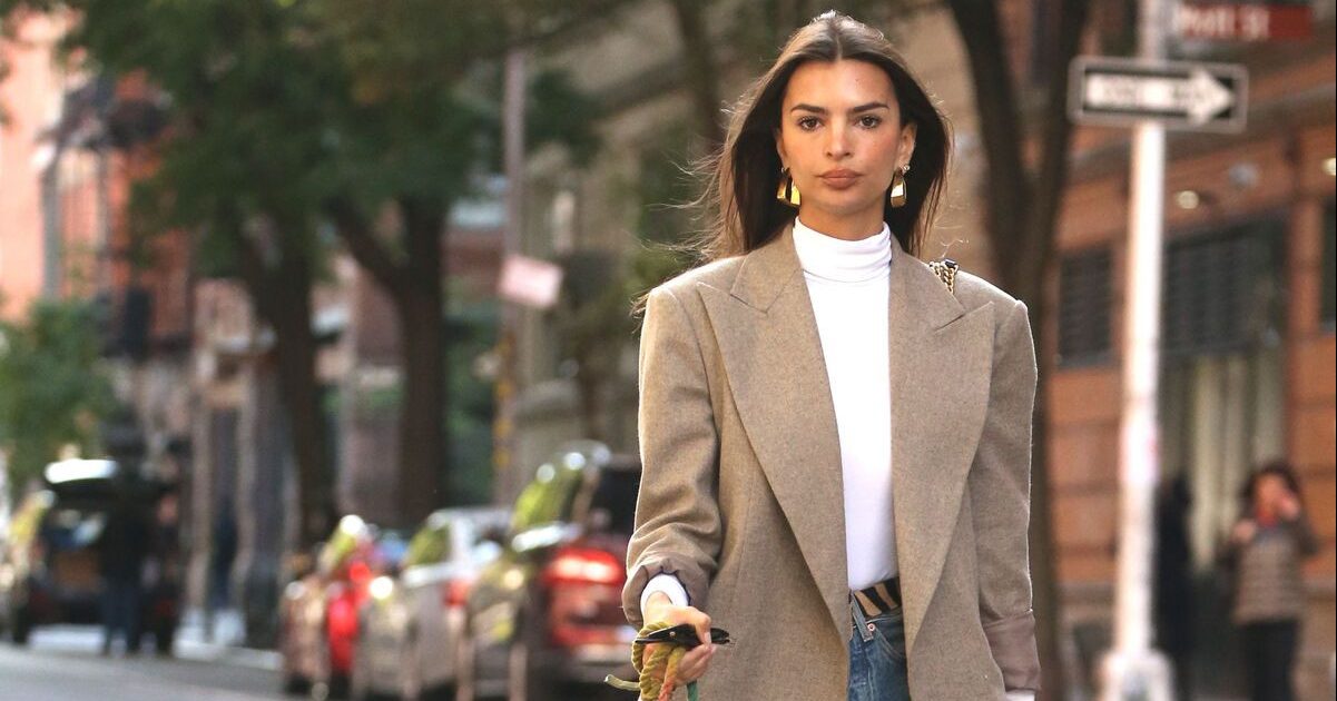 Emily Ratajkowski : incendiaire en robe nuisette transparente Mango, EmRata fait monter la...