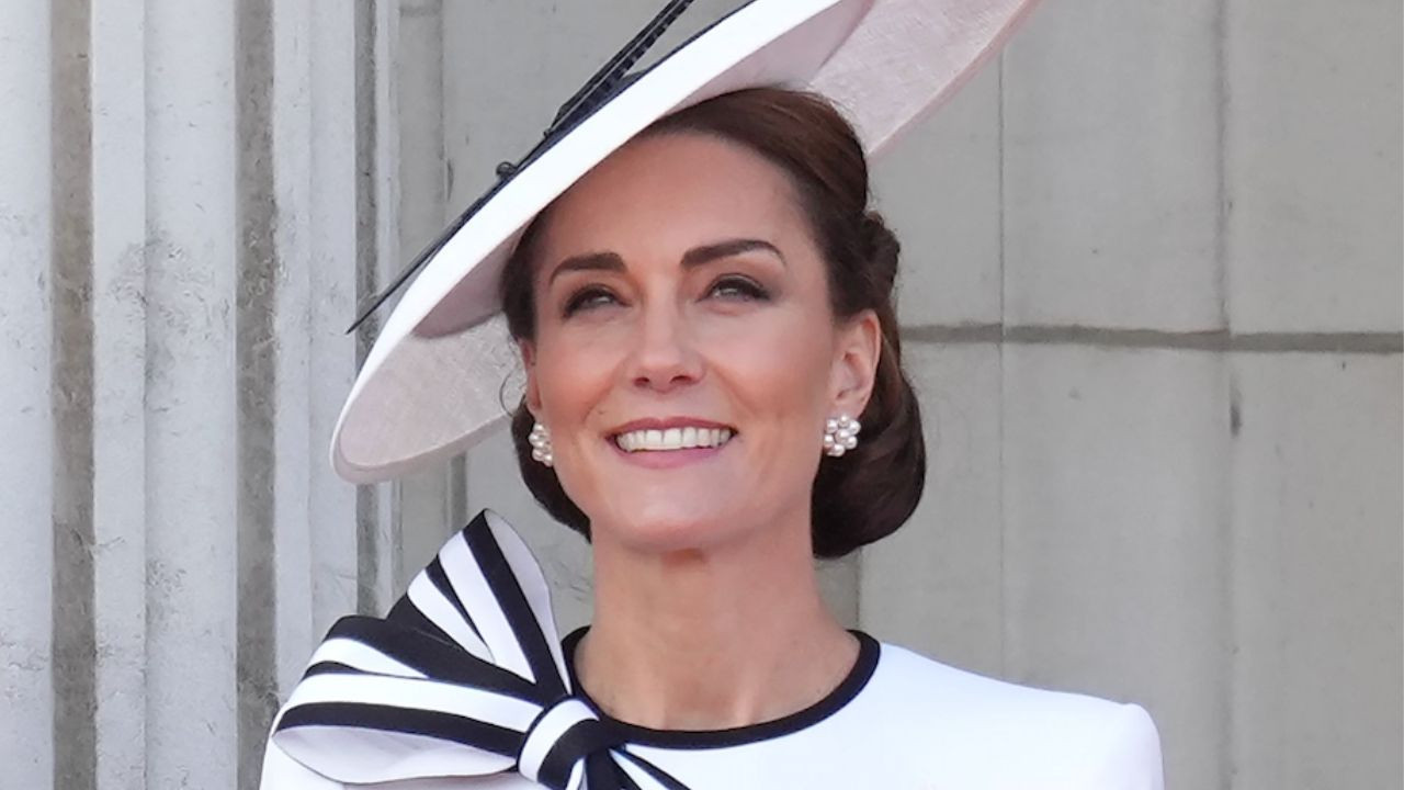 Kate Middleton réapparaît pour la 1ère fois depuis l???annonce choc de son cancer avec un...