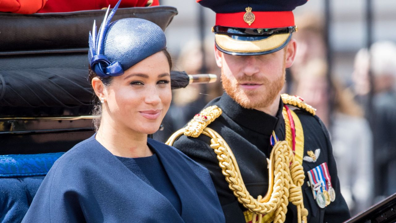 Meghan Markle était-elle stressée au Trooping the Colour ? Le message caché de sa tenue en...