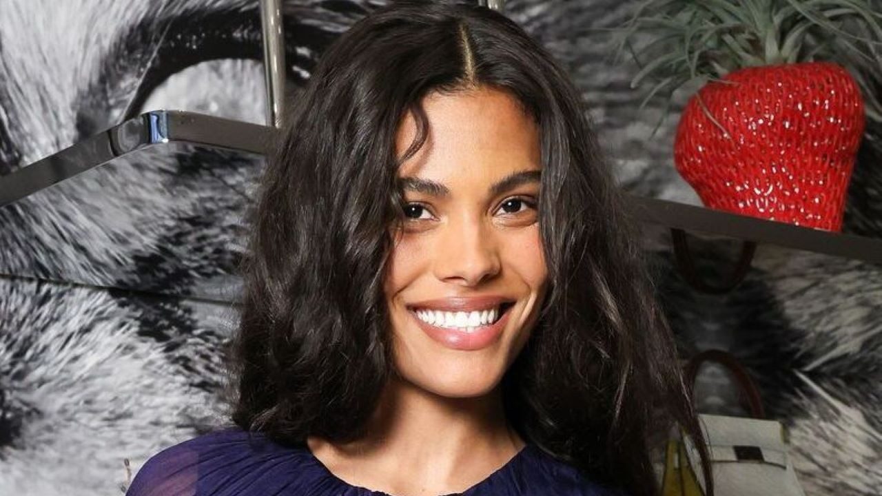 Tina Kunakey : en robe transparente, l&#039;ex de Vincent Cassel passe du bon temps en Italie