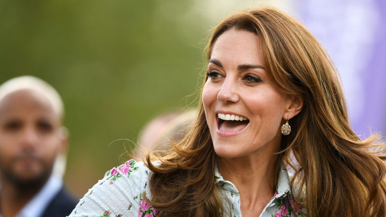 Kate Middleton réapparaît vêtue de ce pull breton automnal, très populaire dans le monde entier