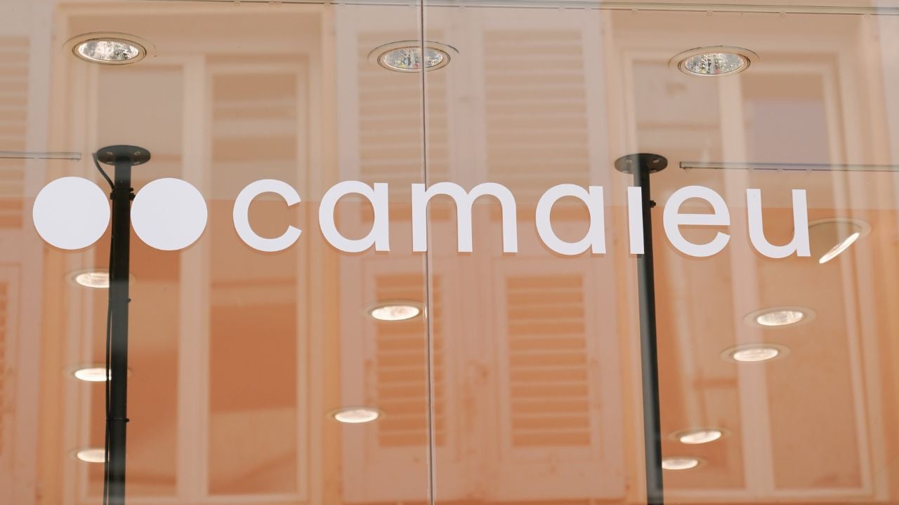 Camaïeu frappe fort avec cette surchemise irrésistible parfaite pour remplacer les gros manteaux...
