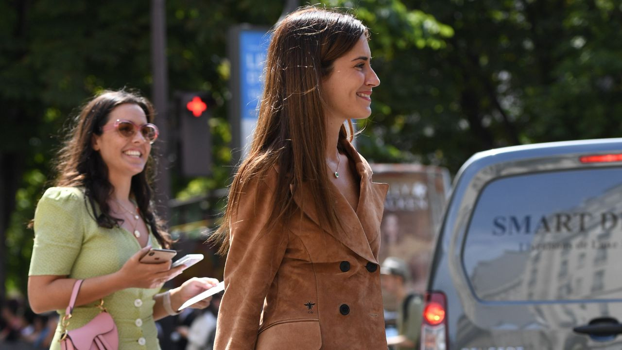 Adulée des ados et des retraitées, cette prochaine tendance mode de l???automne 2024 va...
