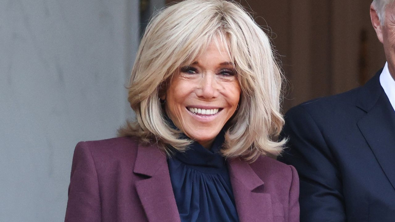 Brigitte Macron : ce look très moderne et élégant qui l&#039;a fait rajeunir de dix ans