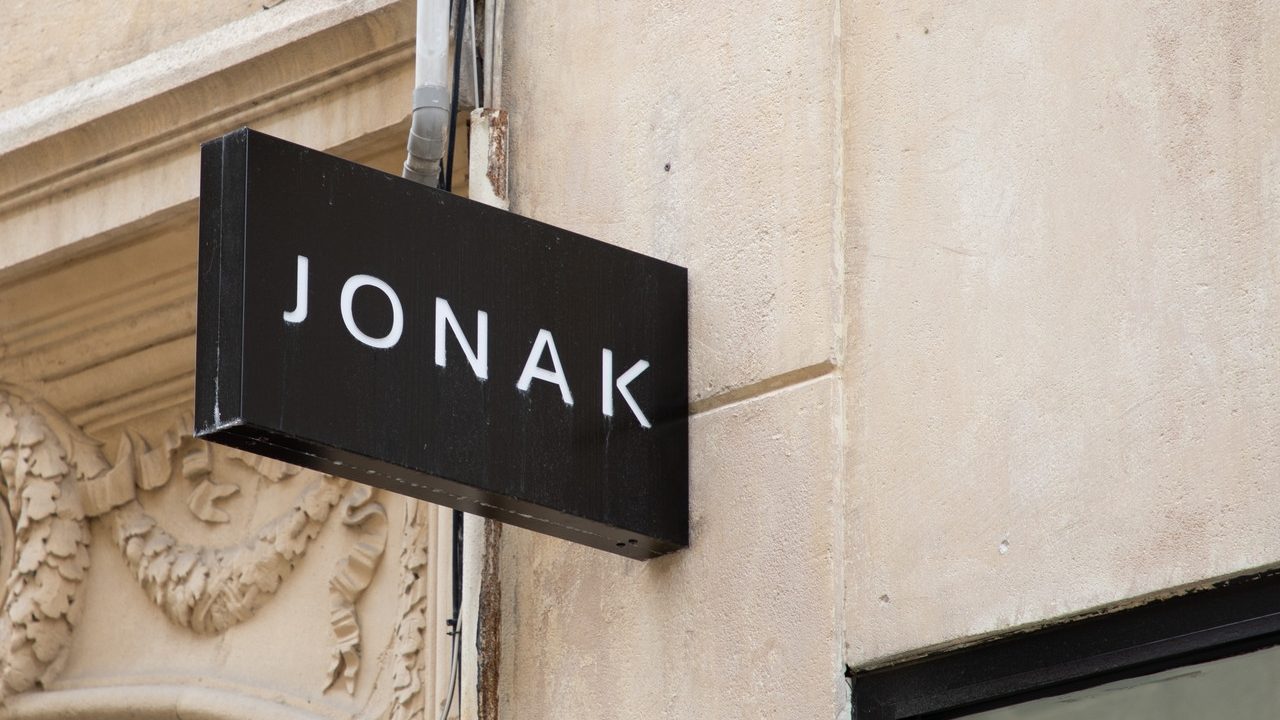 Jonak : l&#039;enseigne obligée de destocker ses célèbres slingbacks en France, "Allez vite les...
