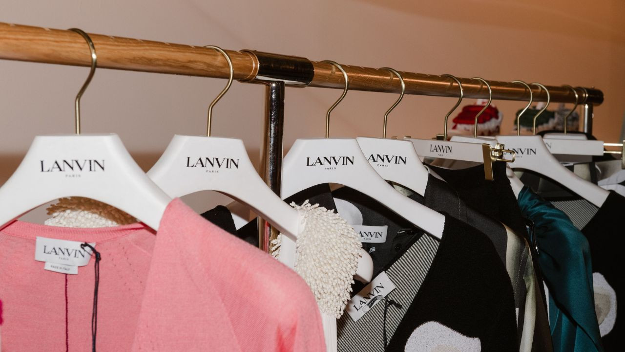 Après deux ans d’absence, cette grande enseigne de mode française fera son retour à la Fashion...