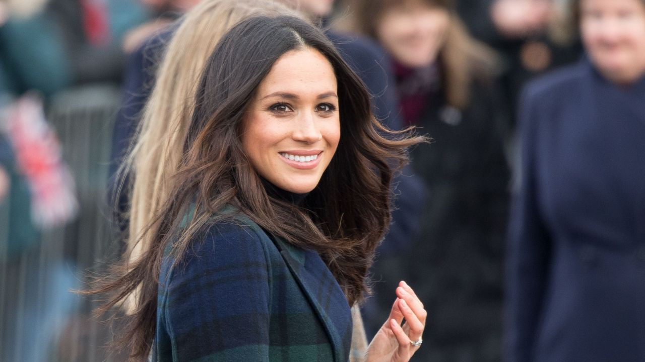 Tendance, Meghan Markle succombe à ce ravissant pull sans manches et fait fondre le prince Harry