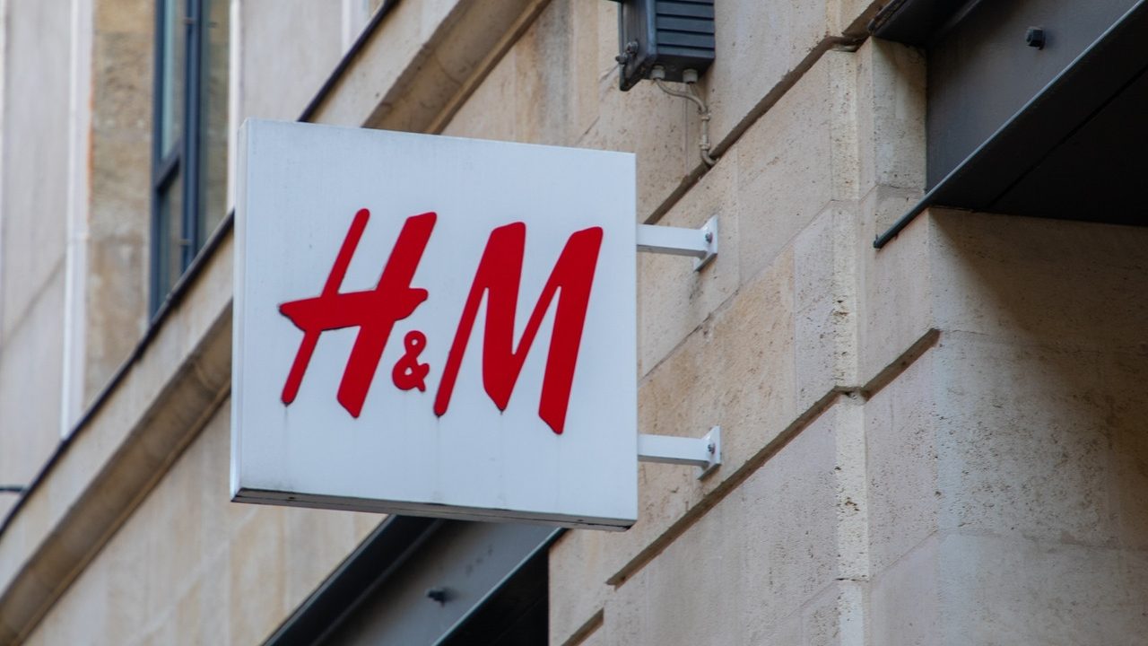 H&M s&#039;inspire du sac Alaïa et nous donne accès à la tendance qu&#039;on pensait ne jamais...