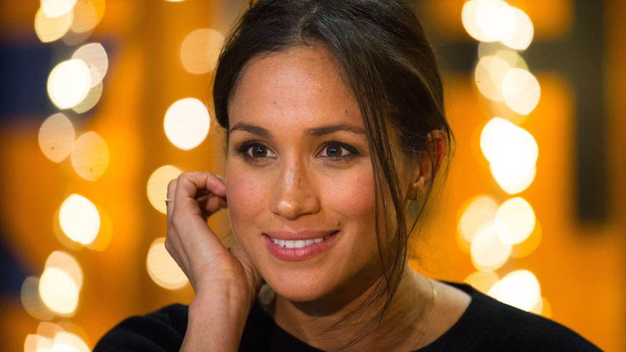 Les adorables écritures qu’a fait broder Meghan Markle sur son vêtement vont vous faire fondre