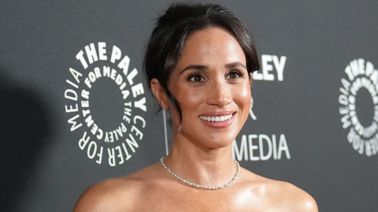 Meghan Markle : son clin d’œil mode à Lady Di dans cette « revenge dress » à faire rougir la...