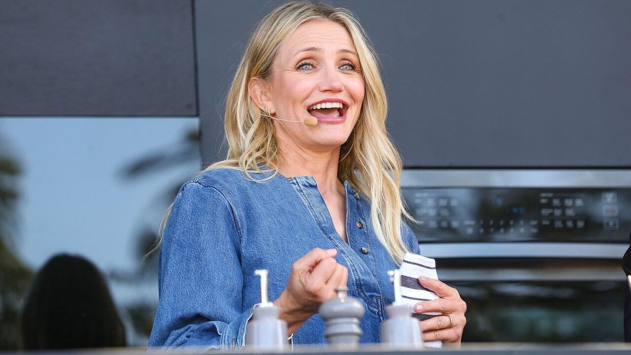 De retour à 52 ans, Cameron Diaz est plus resplendissante que jamais dans cette combinaison...