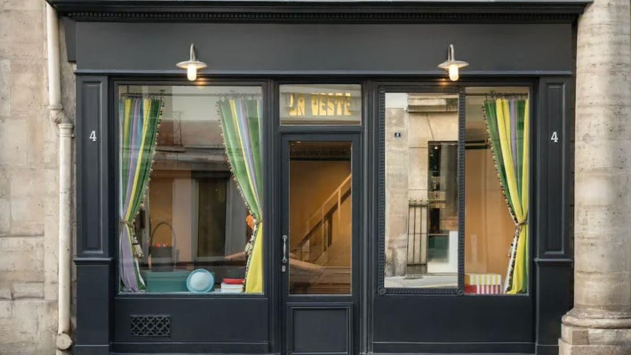 Cette enseigne de mode adorée des françaises expertes en style, ouvre enfin sa première boutique...