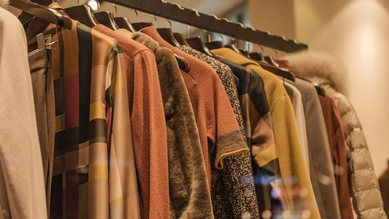 Manteau "vintage" : voici comment trouver la perle rare bien moins chère en friperie pour l’hiver