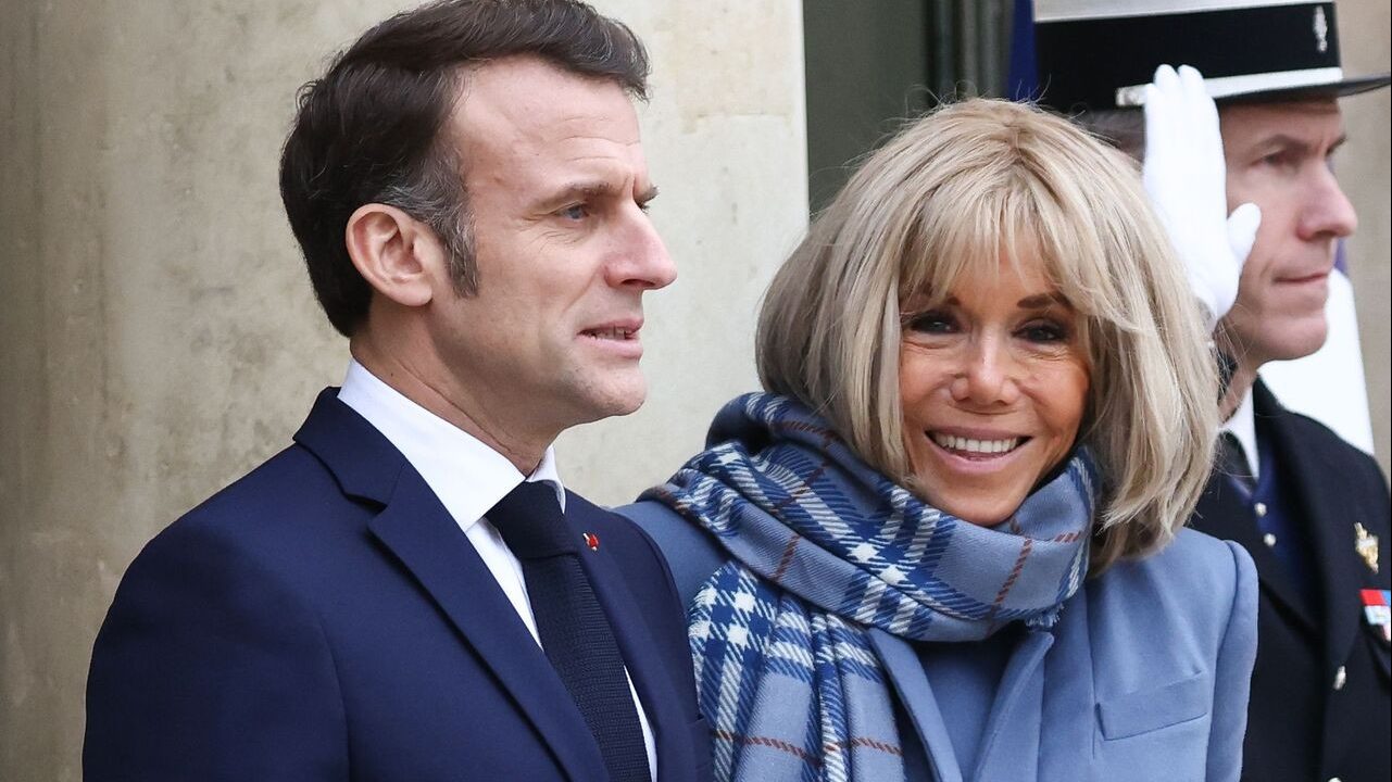 Brigitte Macron : l&#039;étonnant accessoire avec lequel l&#039;épouse d&#039;Emmanuel Macron est...