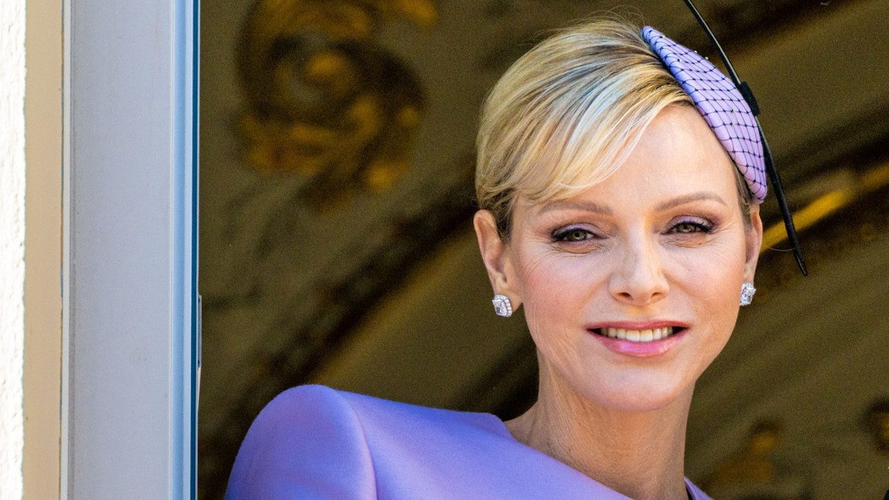 Sculpturale, la princesse Charlène de Monaco ose une robe moulante des plus séduisantes