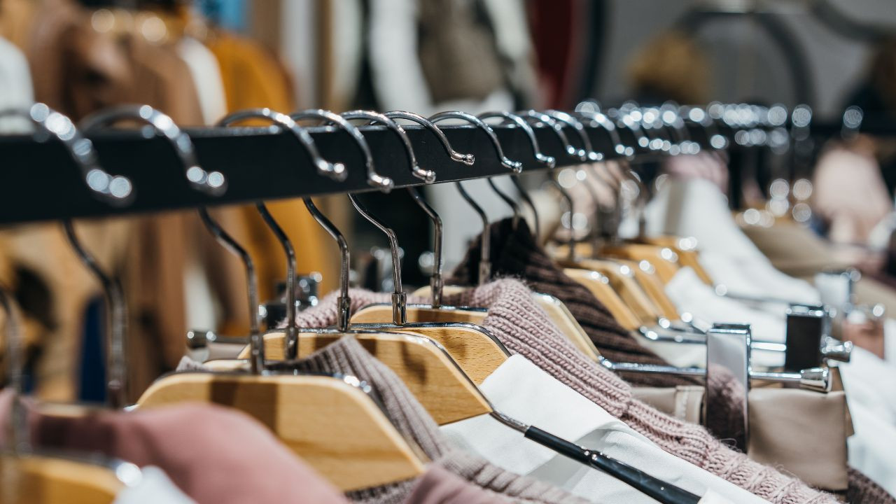 En réponse à Vinted, Jules, l’enseigne de mode adorée des français se lance dans la seconde...