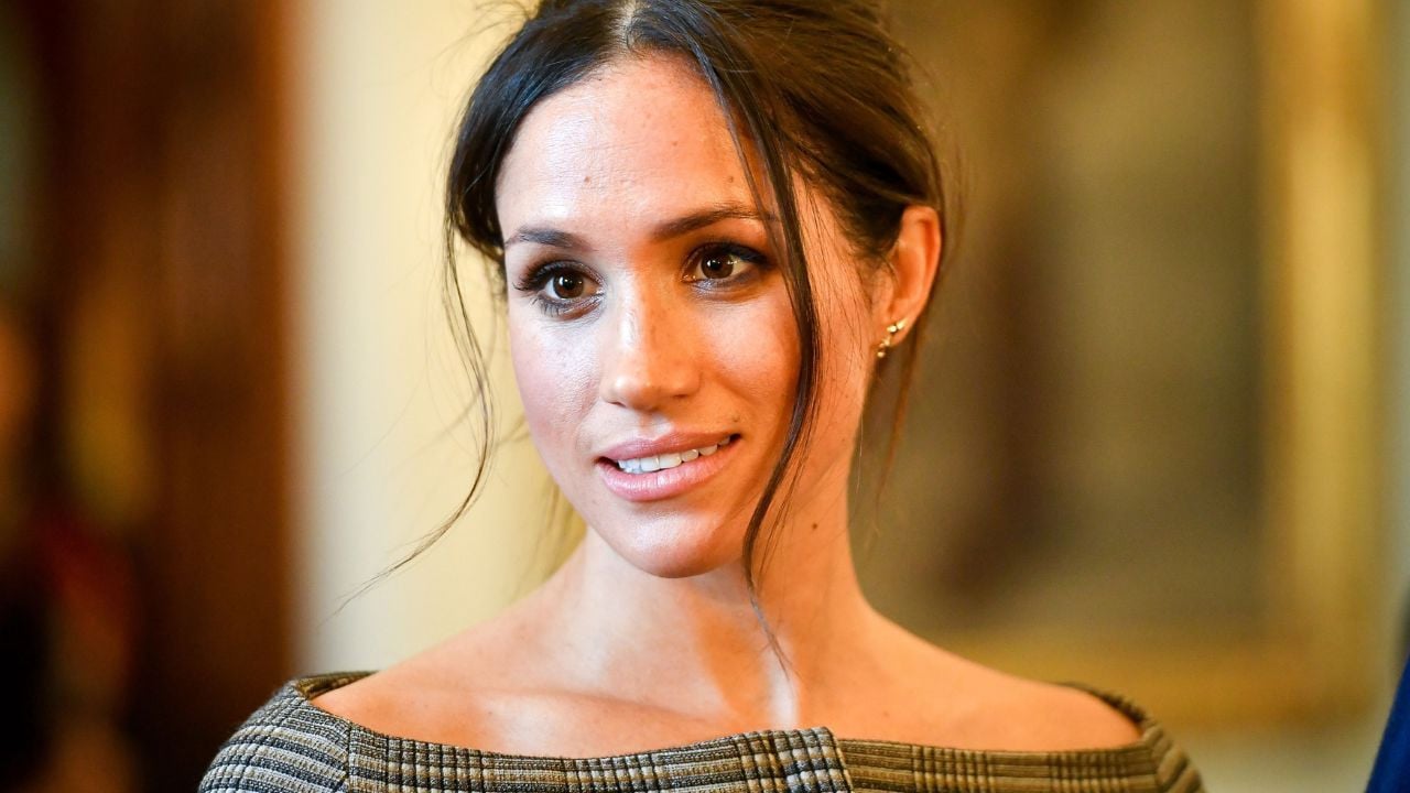 Meghan Markle : ce vêtement complètement inattendu que l’épouse du prince Harry offre à une...