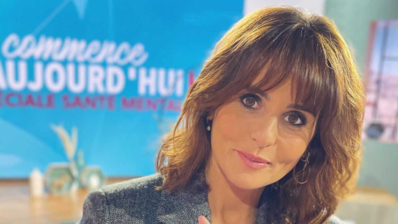 Épaules nues, Faustine Bollaert se dévoile un peu plus dans un vêtement qu&#039;elle n&#039;a...