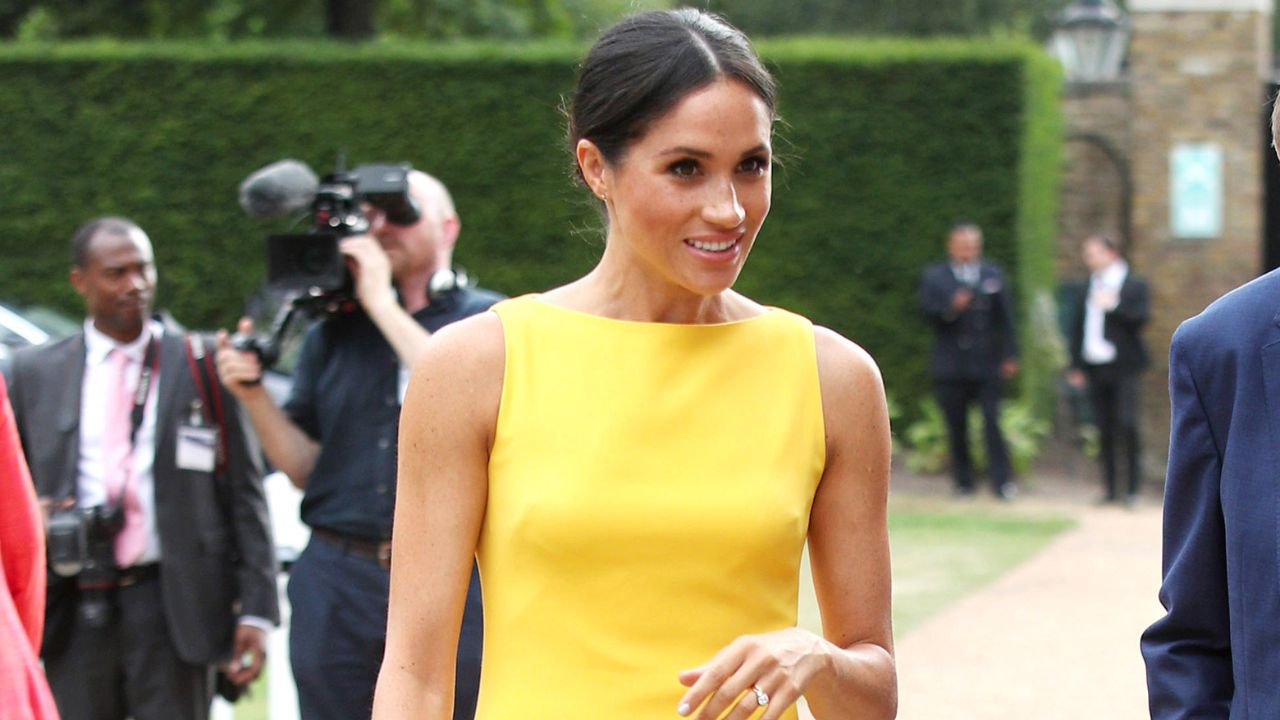 Meghan Markle fait tourner la tête du prince Harry dans cette robe bohème parfaite pour le...