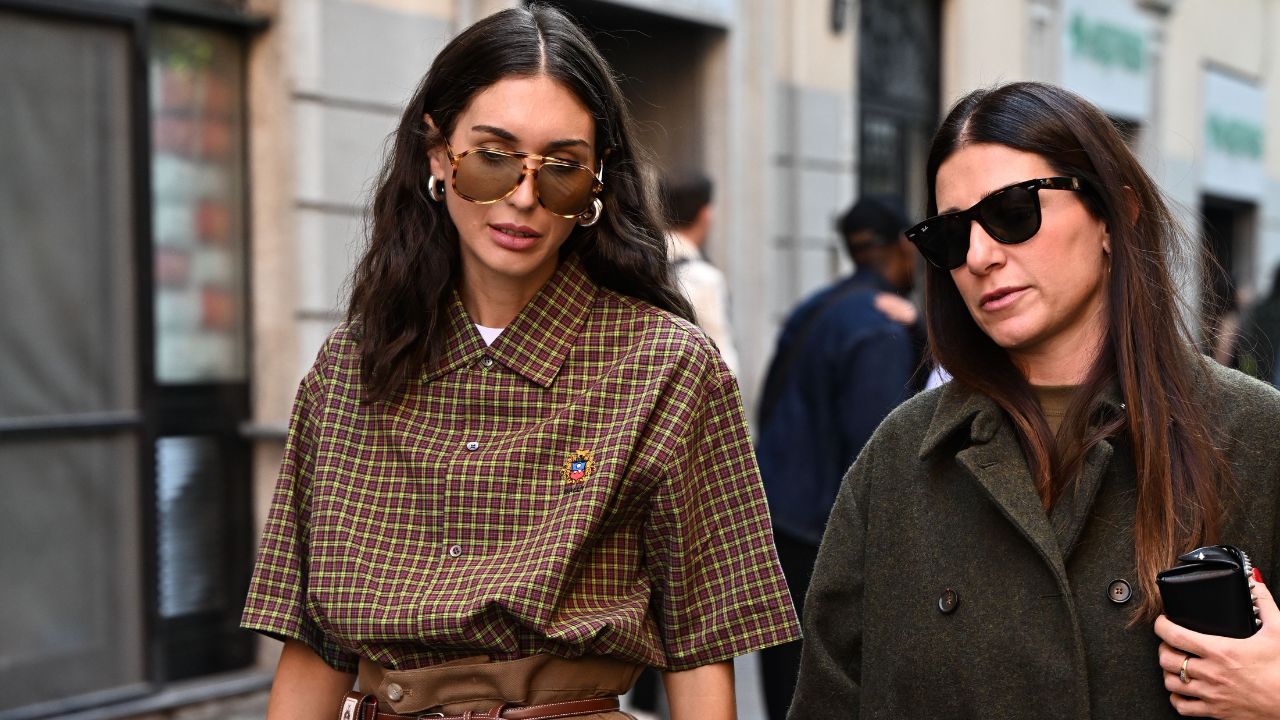 Bye-bye la chemise blanche classique : cette grande tendance mode du printemps 2025 fait déjà des...